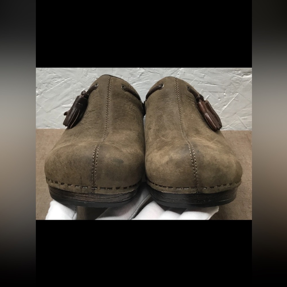 Dansko Shannon Women's Clogs Mules Brown Nubuck Leather Tassels Size 8.5-9 EU 39 - Picture 5 of 16